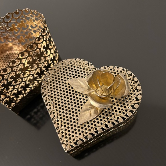 Metal Rose Heart Trinket Box - Picture 8 of 14
